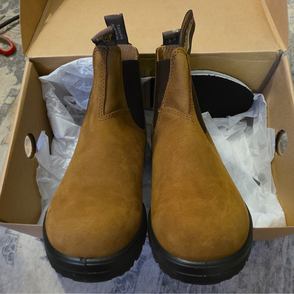 Blundstone 562 Boot | size 6.5 Mens 8.5 Womens Saddle Brown | Authentic New - Picture 3 of 9